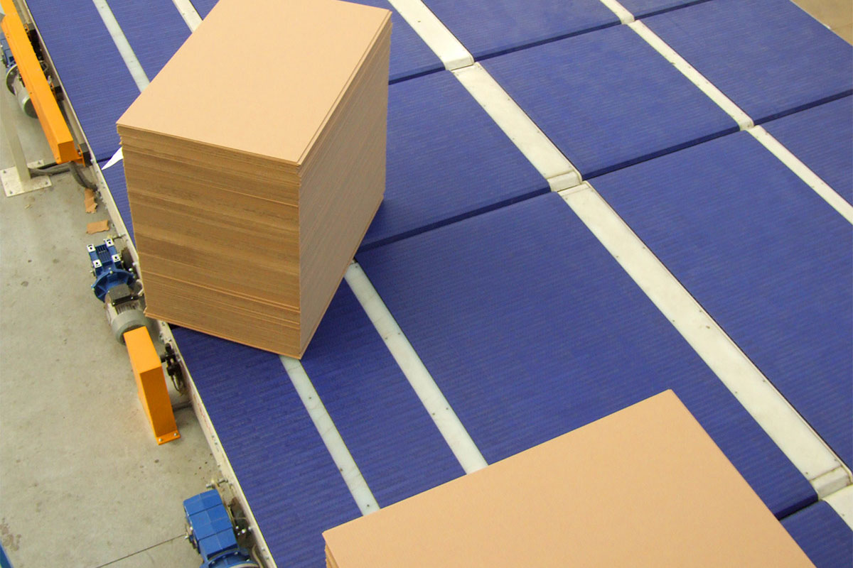 Corrugated board conveyors
